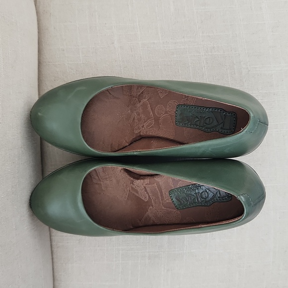 Kork-Ease | Julianna Leather Green Wedge Size. 6.5 - Picture 6 of 7